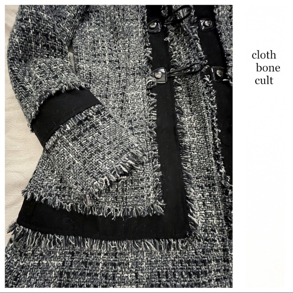 GUESS Woven Black & White Hooded COAT (EUC) - Picture 10 of 16